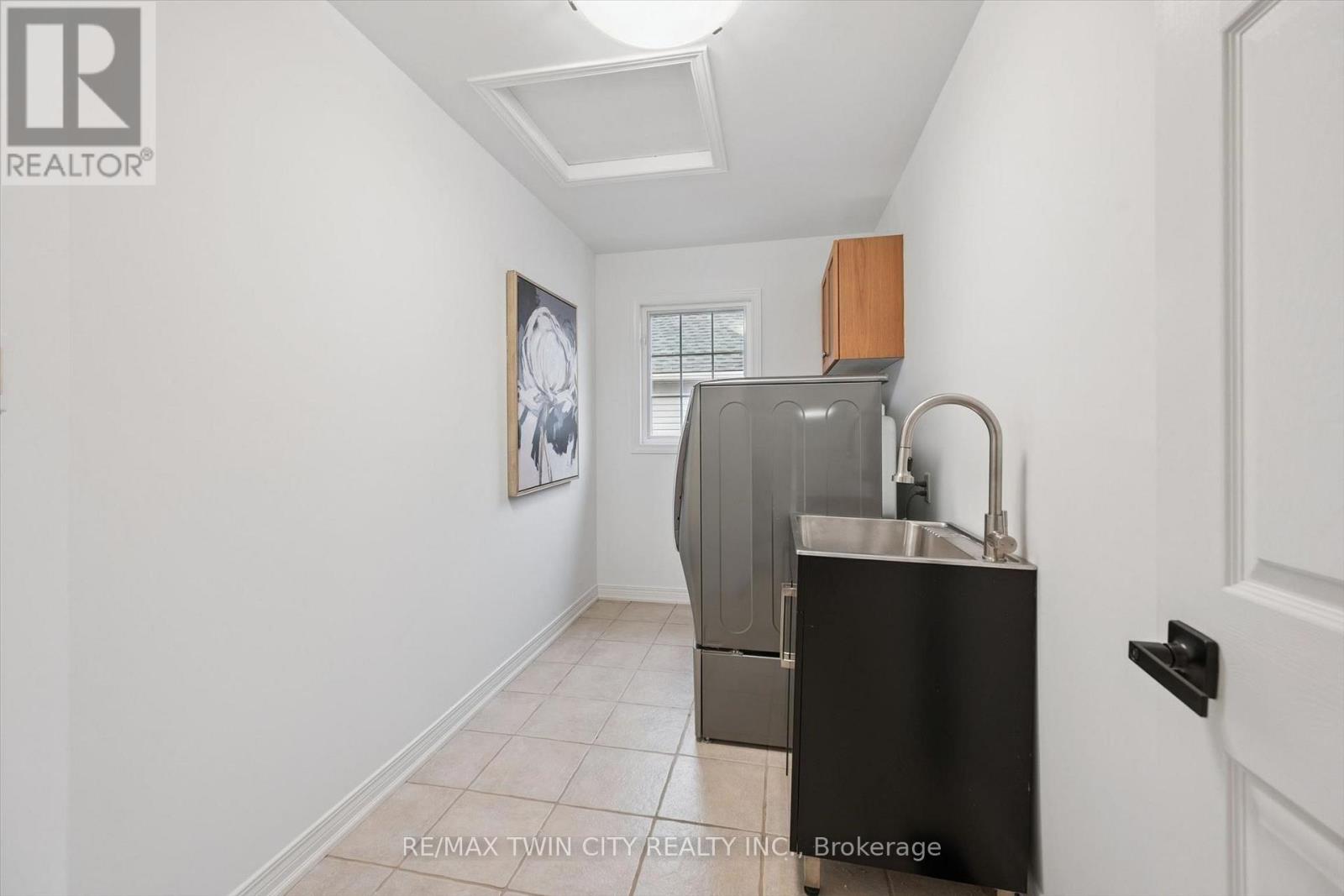 608 BLUENOSE CRESCENT - 33
