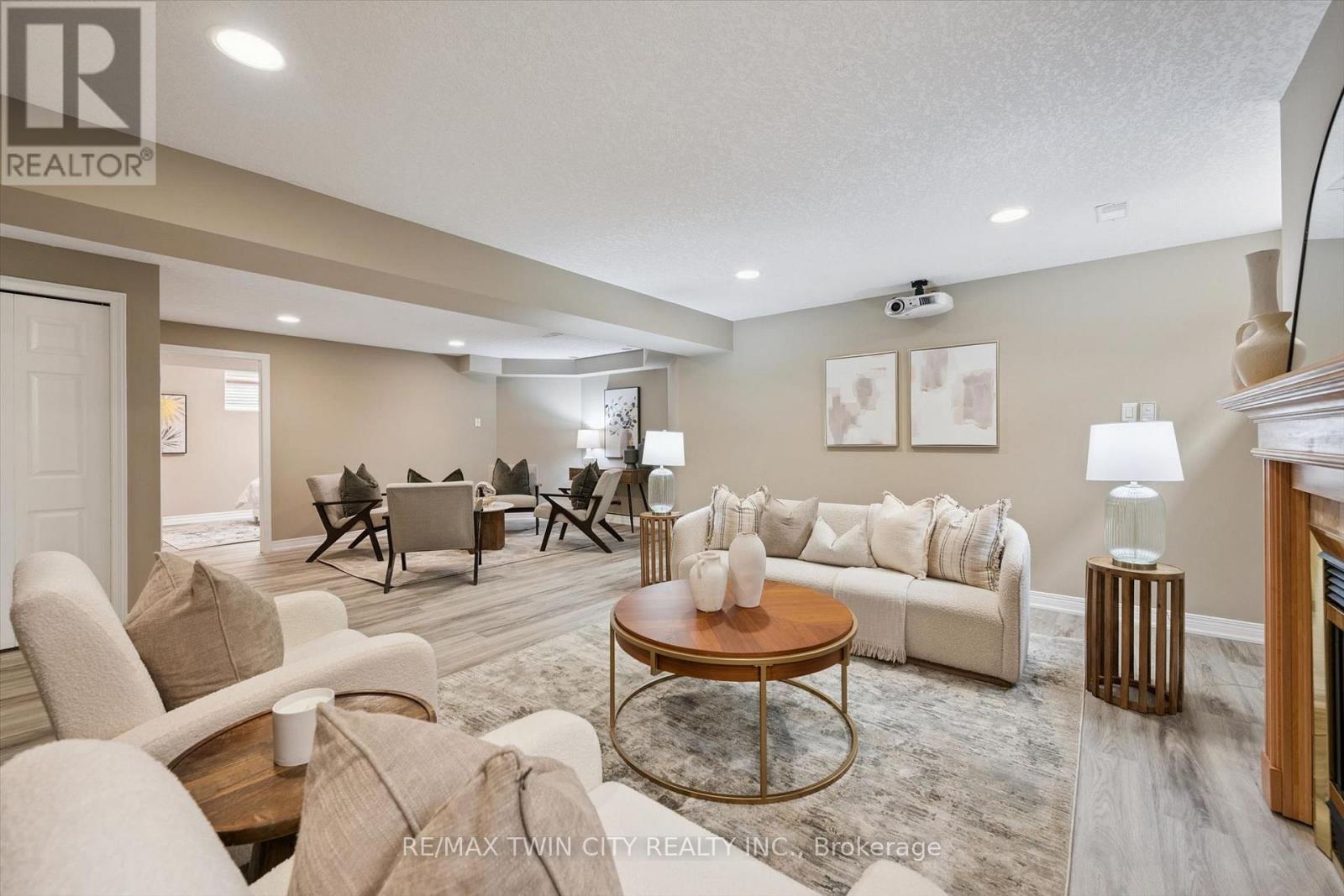 608 BLUENOSE CRESCENT - 35