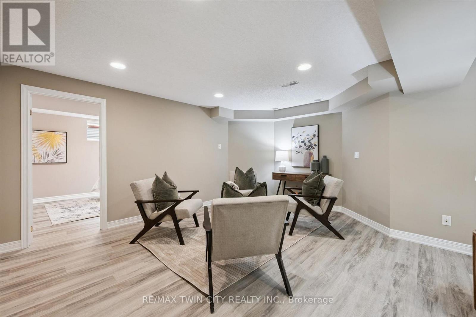 608 BLUENOSE CRESCENT - 36