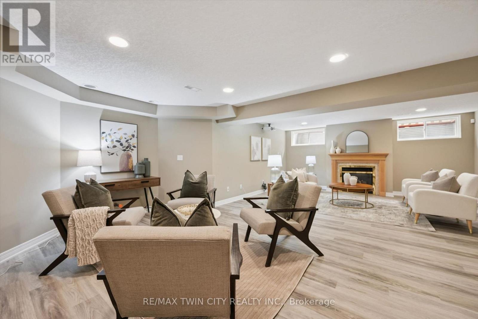 608 BLUENOSE CRESCENT - 37
