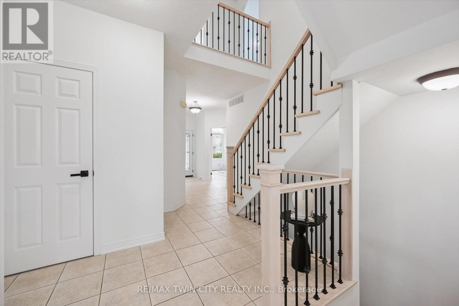608 BLUENOSE CRESCENT - 8