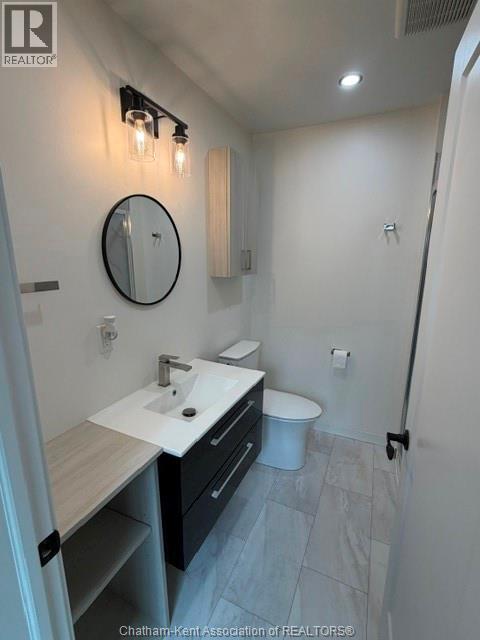42 LONDON COURT - 11