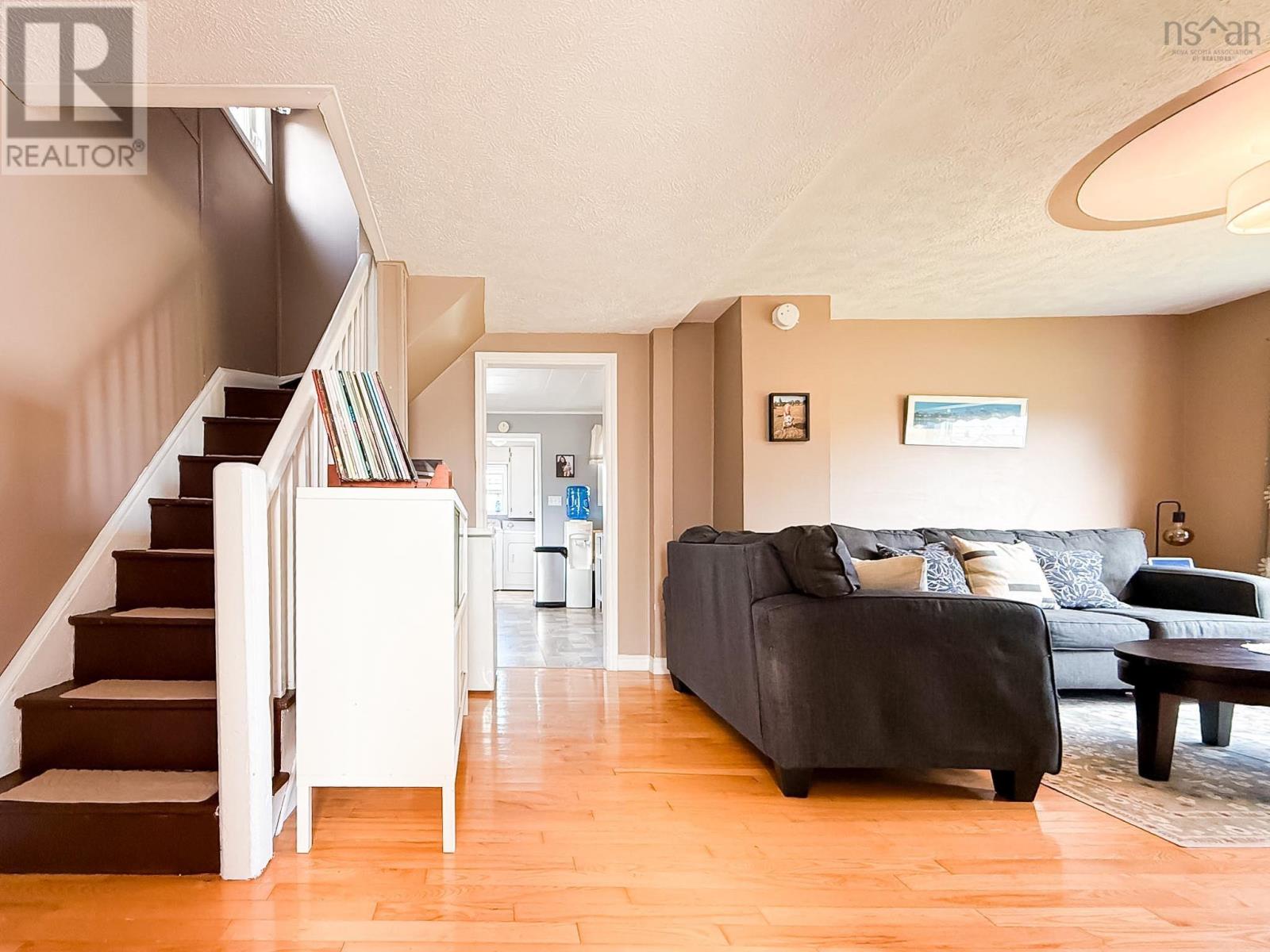 323 Patrick Street - 16