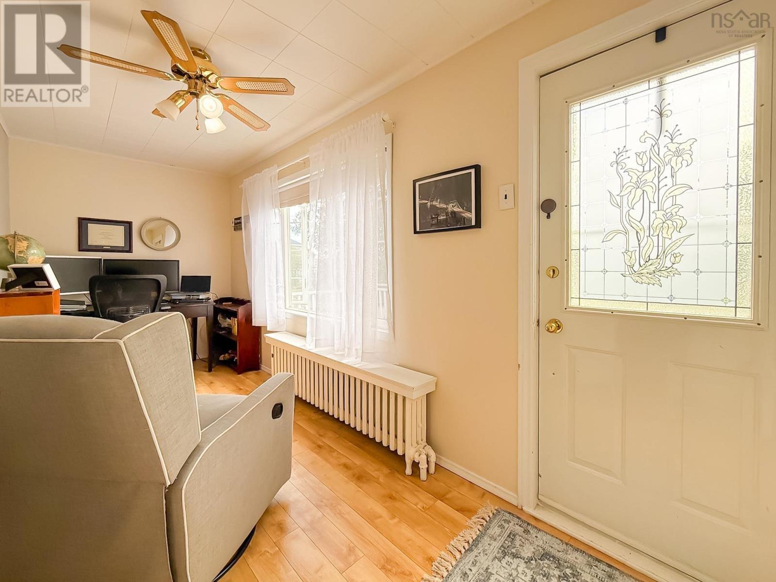 323 Patrick Street - 17