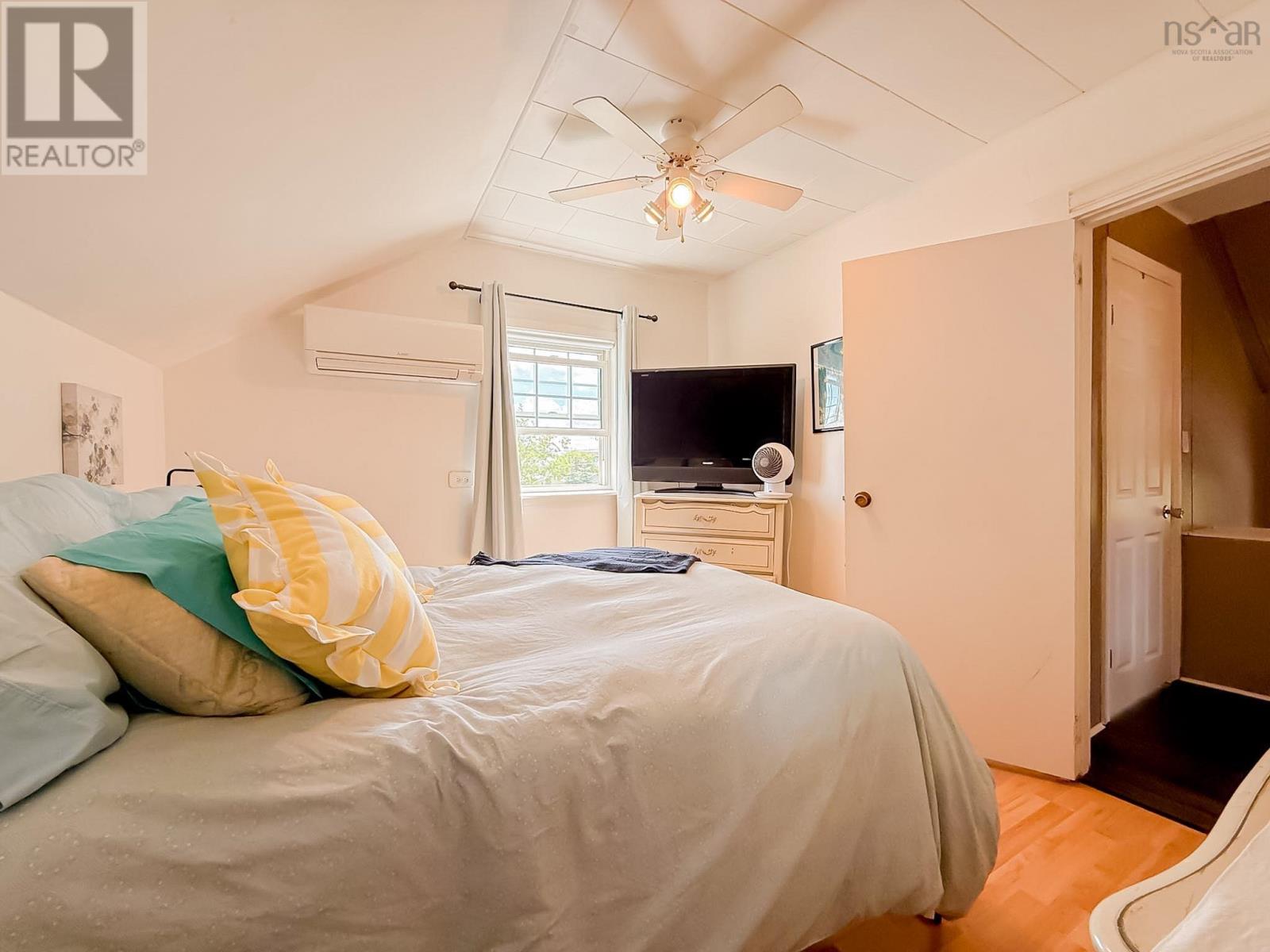 323 Patrick Street - 27