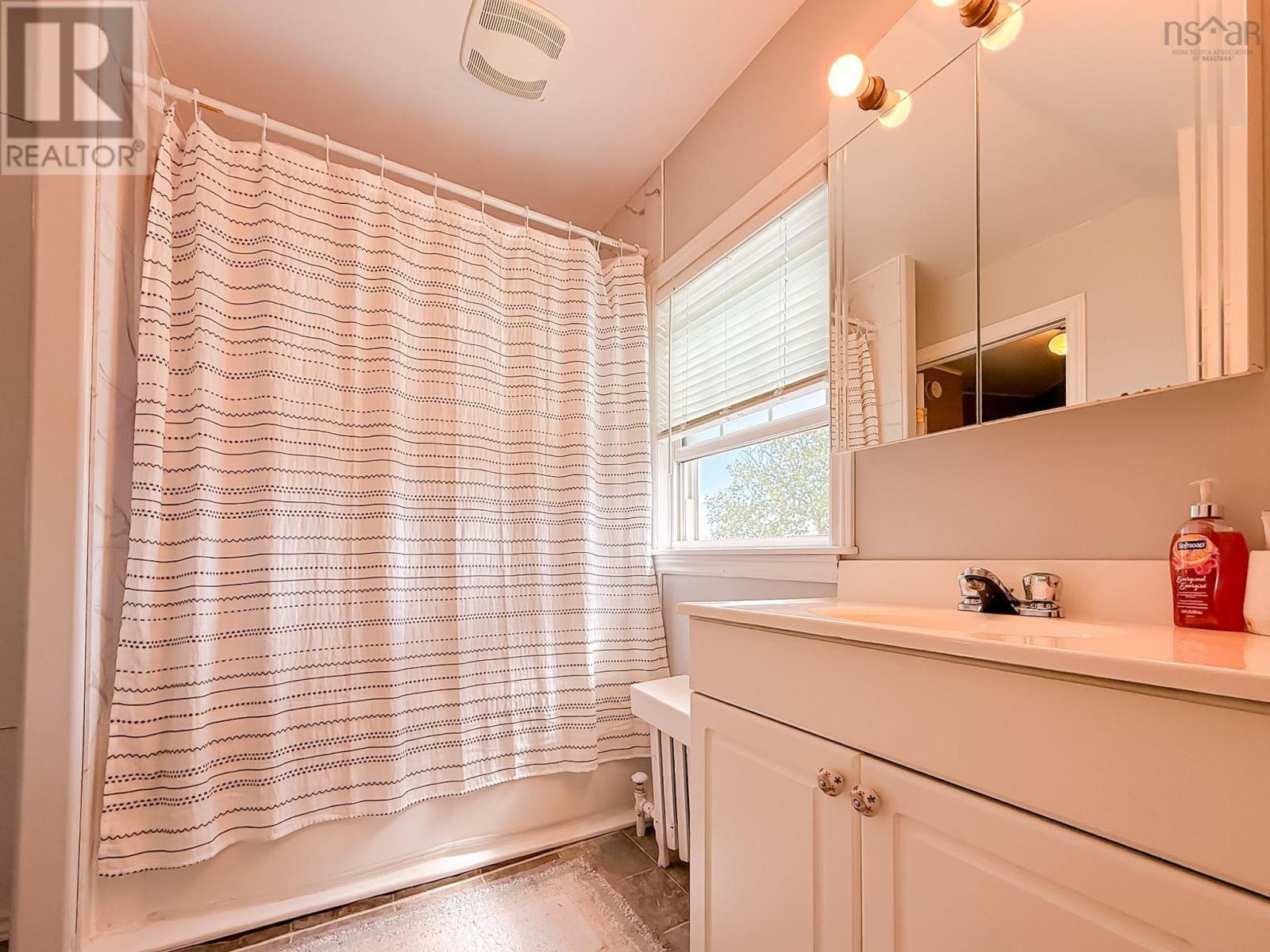 323 Patrick Street - 32