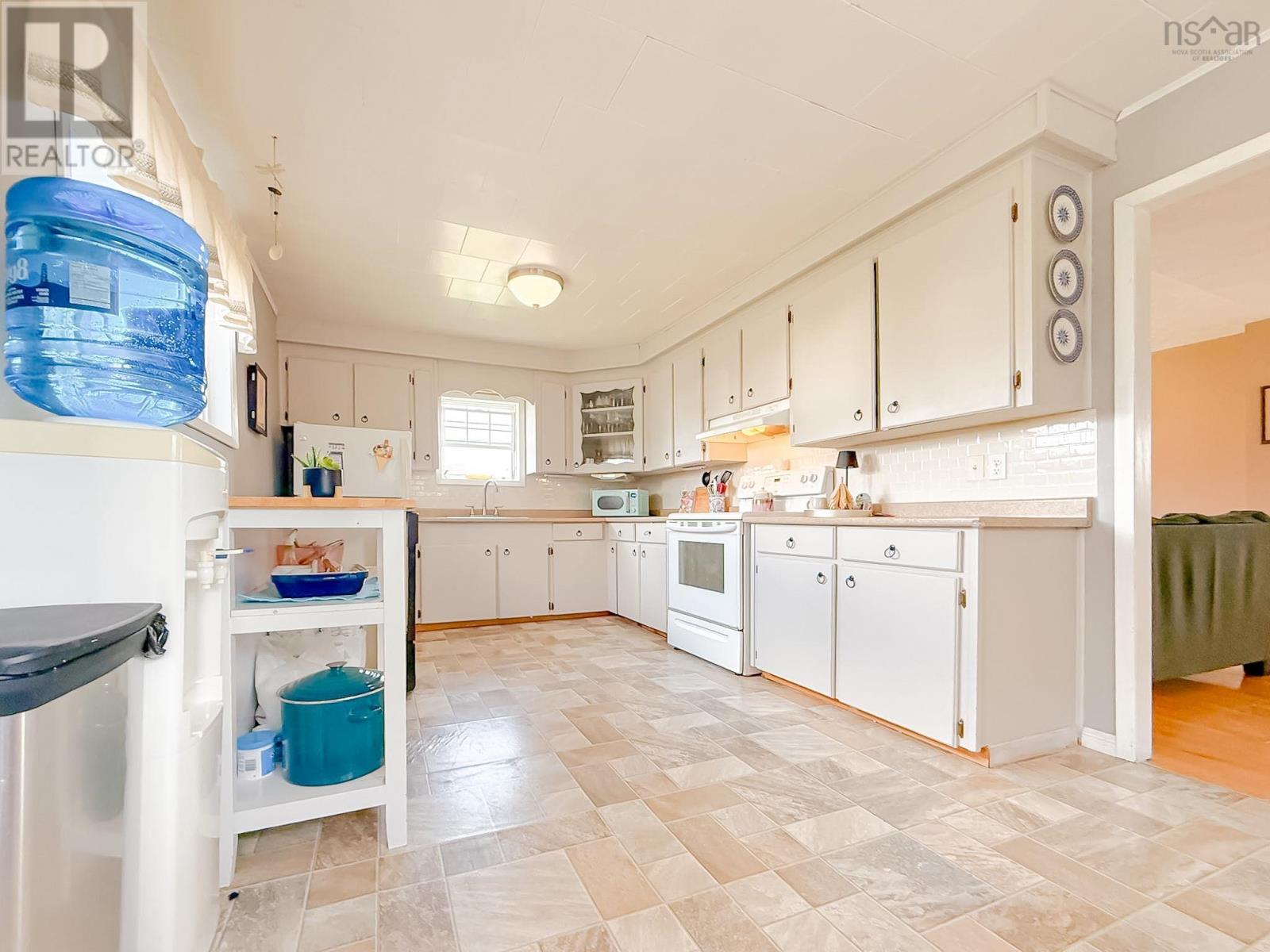 323 Patrick Street - 8