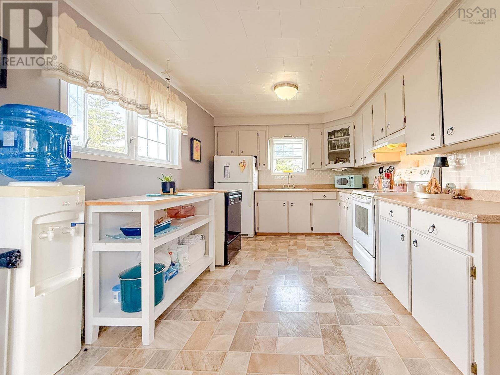 323 Patrick Street - 9