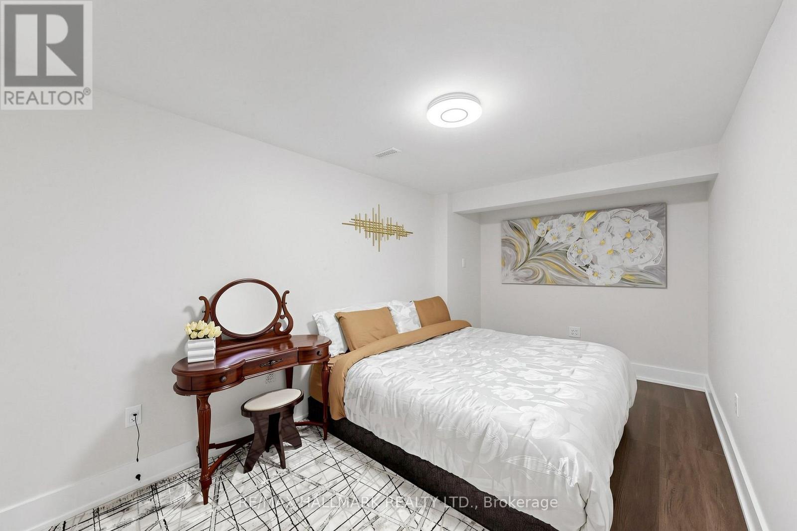 63 WILLETT CRESCENT - 37