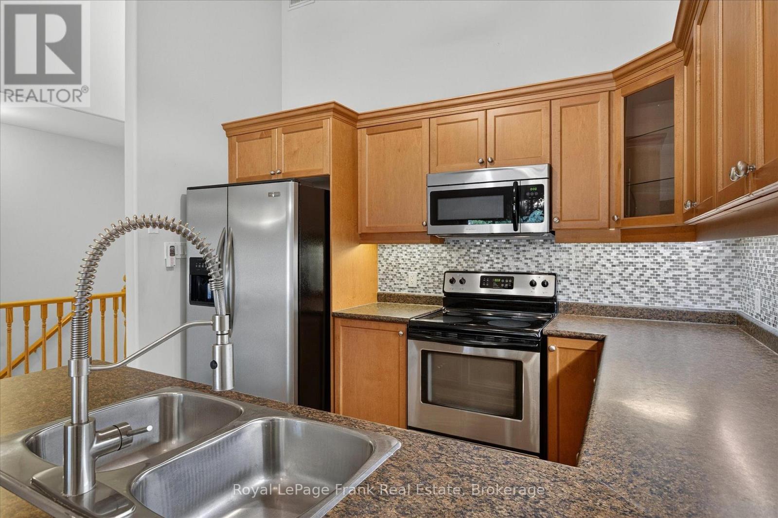 #49 60 VILLAGE CRESCENT - Image 11