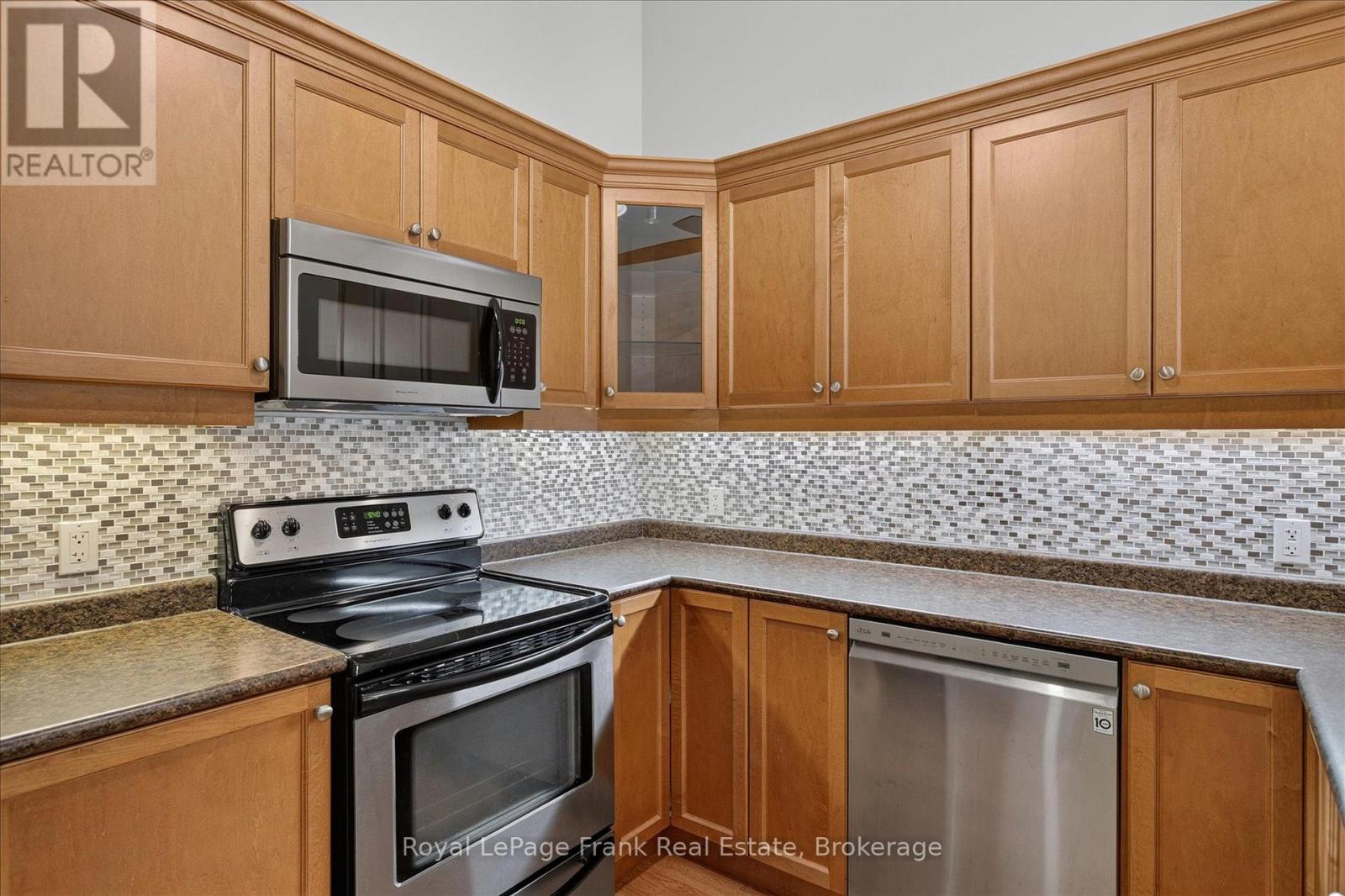 #49 60 VILLAGE CRESCENT - 14