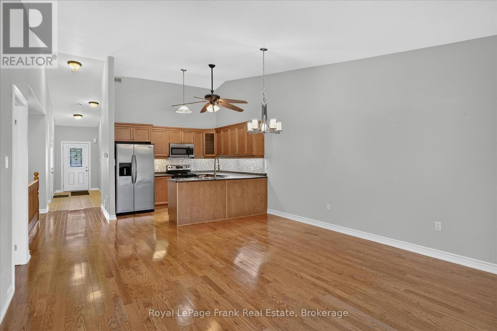#49 60 VILLAGE CRESCENT - 16