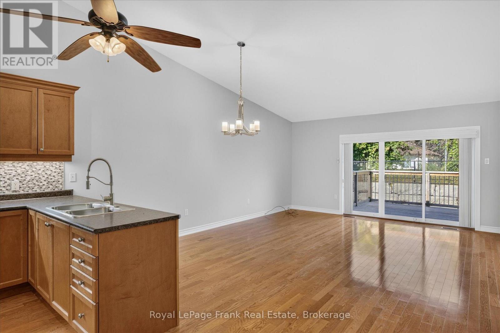 #49 60 VILLAGE CRESCENT - Image 18