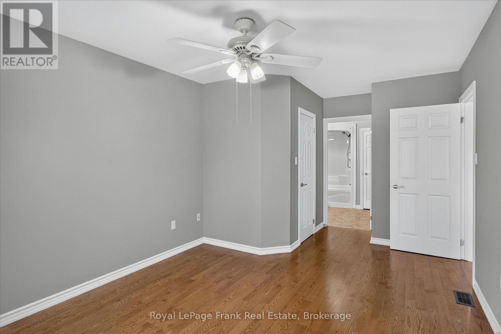 #49 60 VILLAGE CRESCENT - Image 24