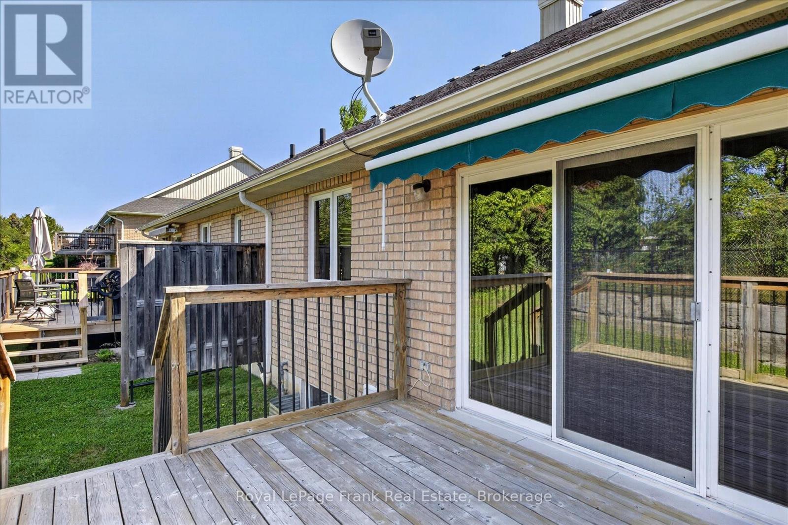 #49 60 VILLAGE CRESCENT - Image 31