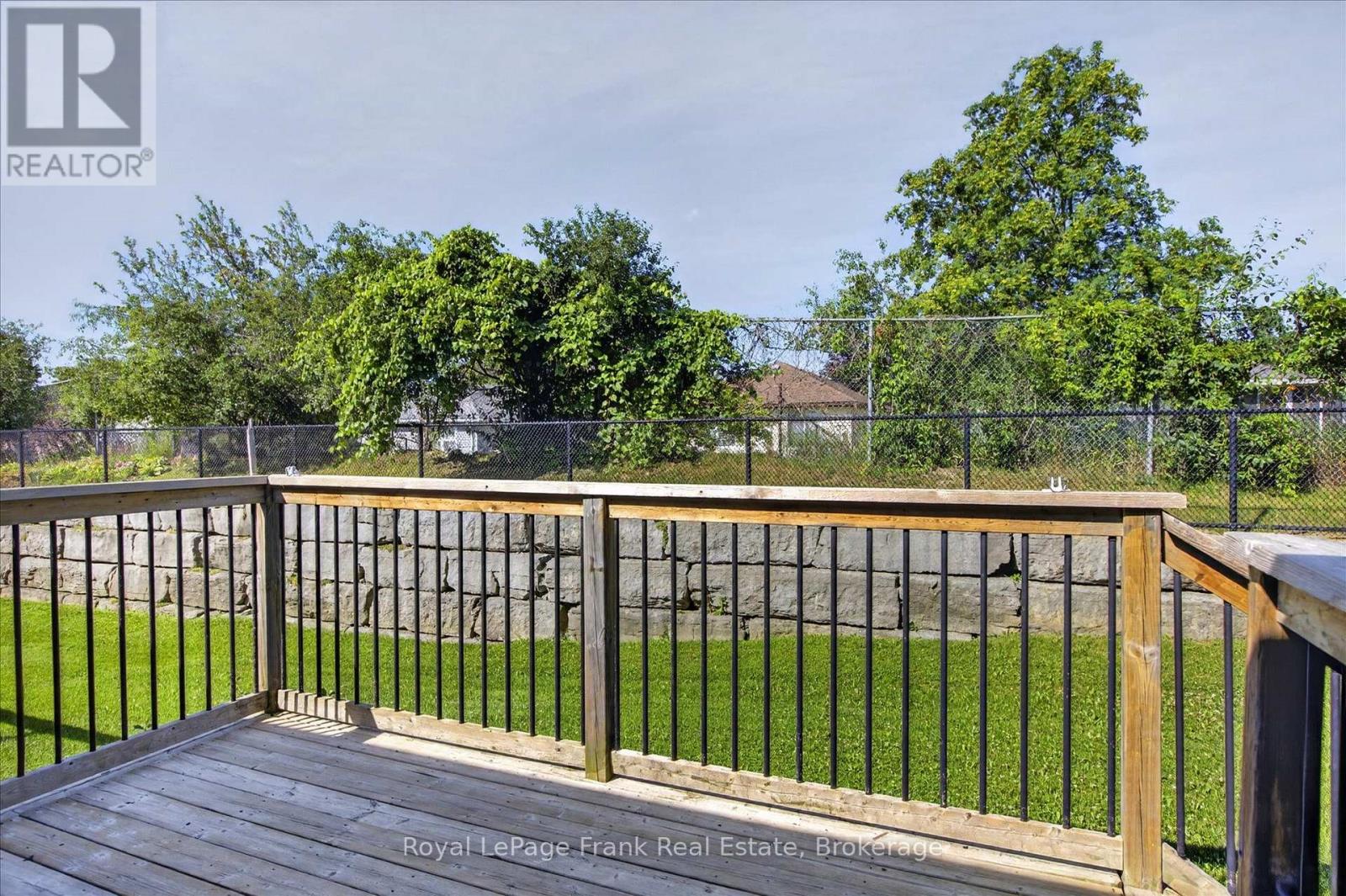 #49 60 VILLAGE CRESCENT - Image 32