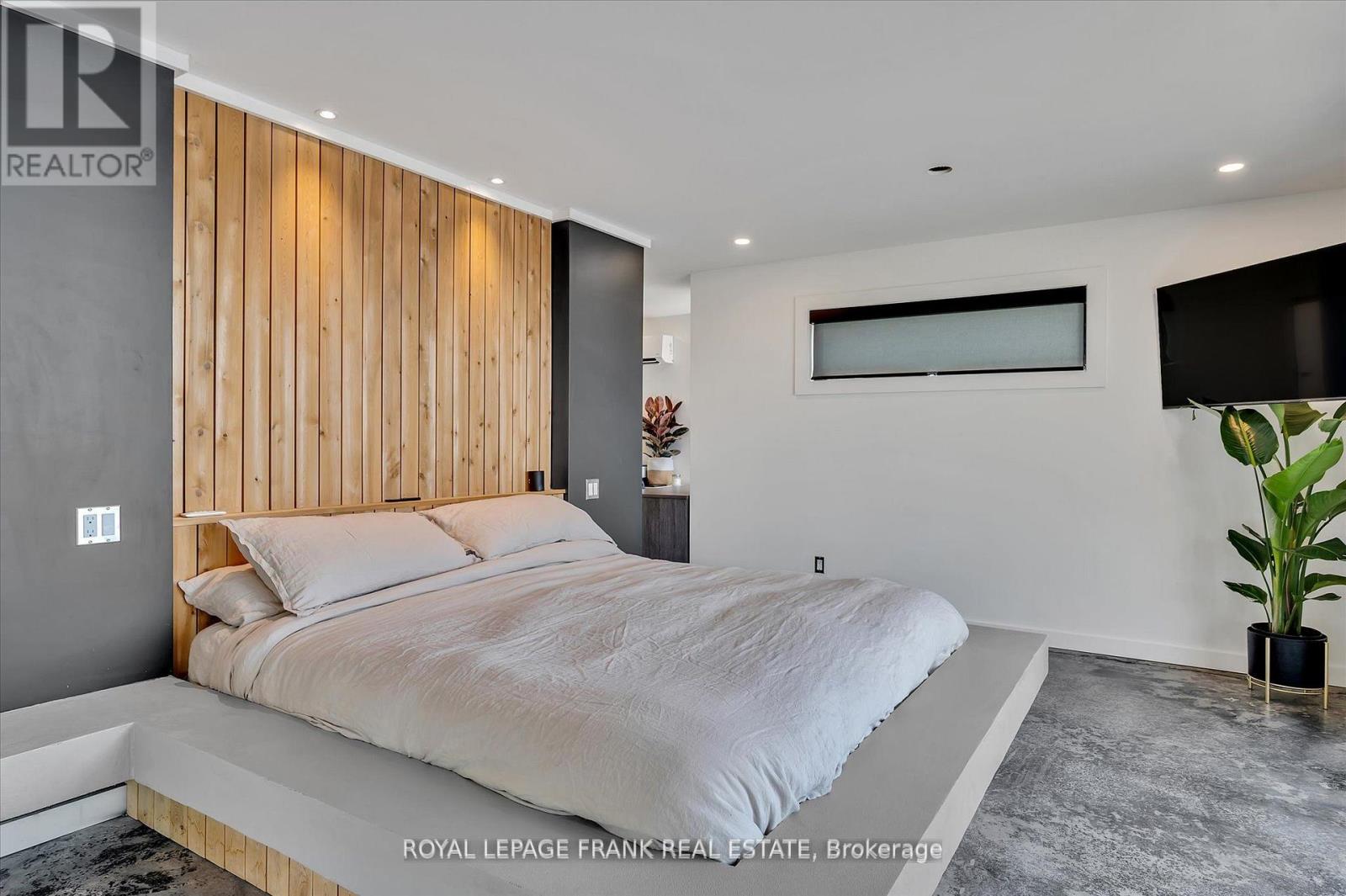 910 BIRCHVIEW ROAD - 24