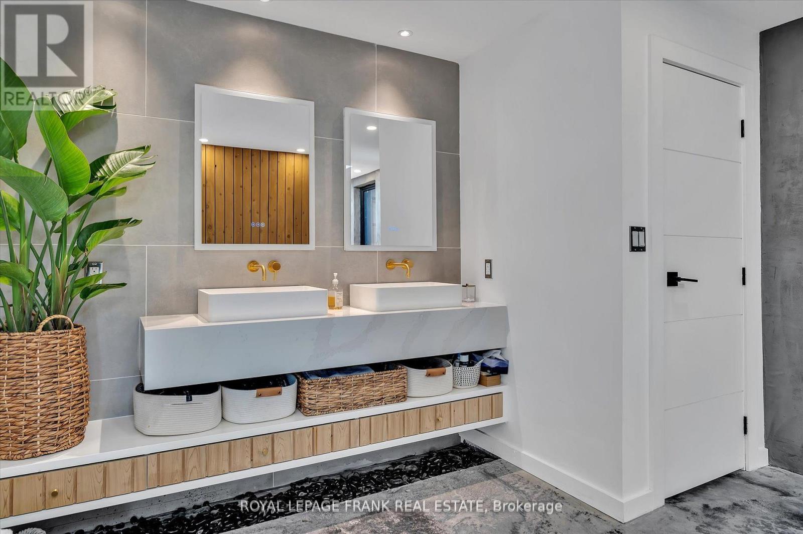 910 BIRCHVIEW ROAD - 26