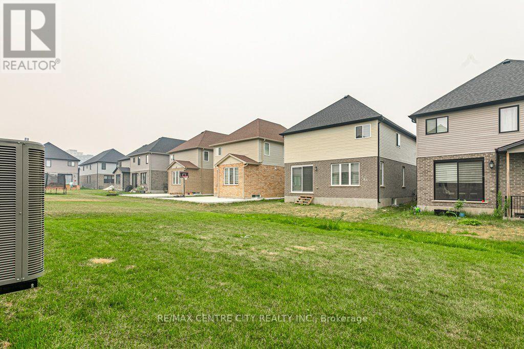 1761 FINLEY CRESCENT - 32