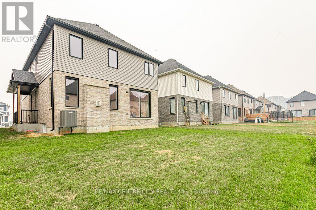 1761 FINLEY CRESCENT - 33