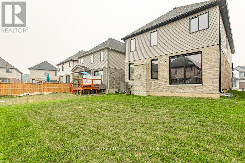 1761 FINLEY CRESCENT - 34