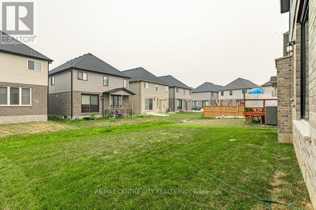 1761 FINLEY CRESCENT - 35