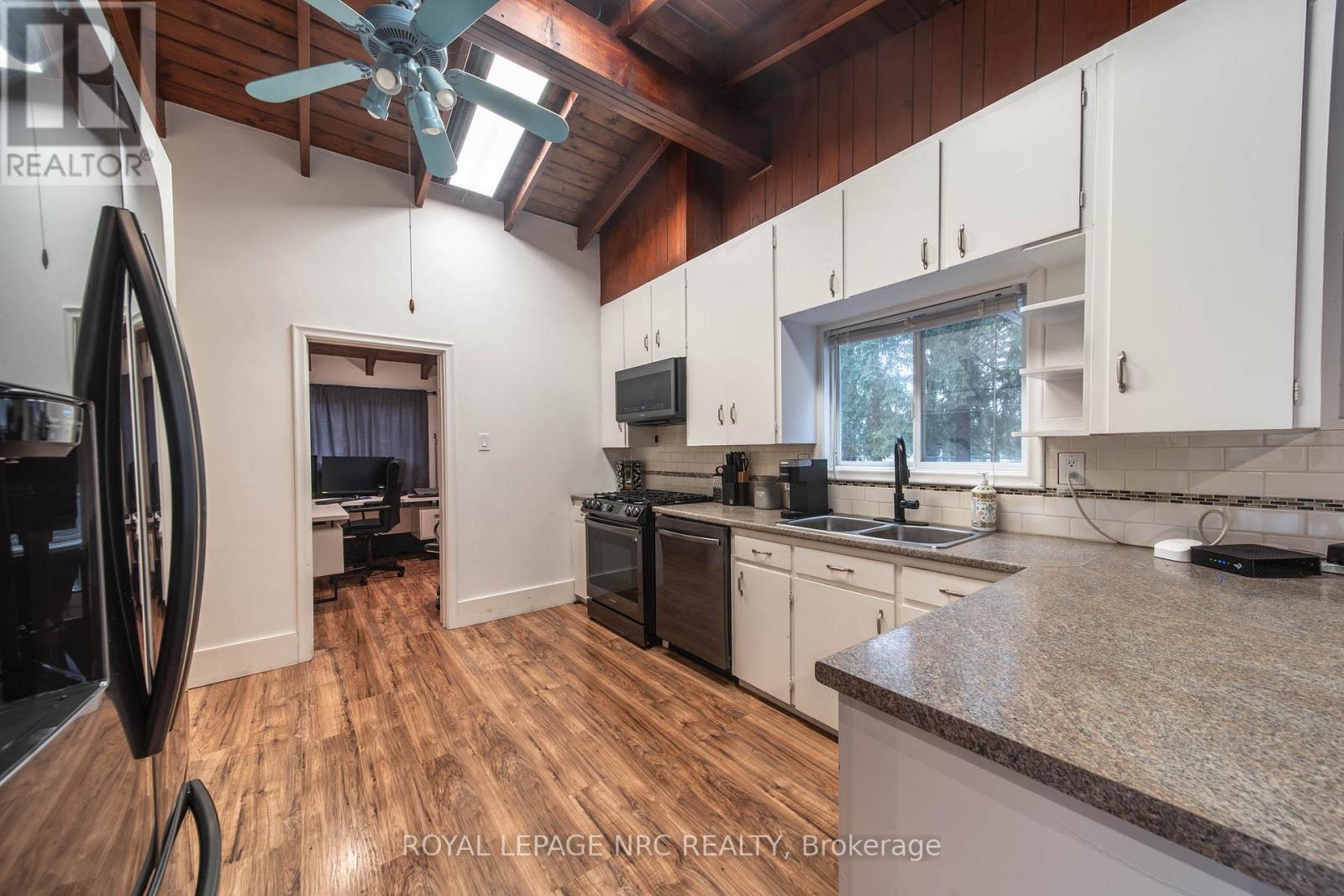 163 MAPLE LEAF AVENUE N - 6