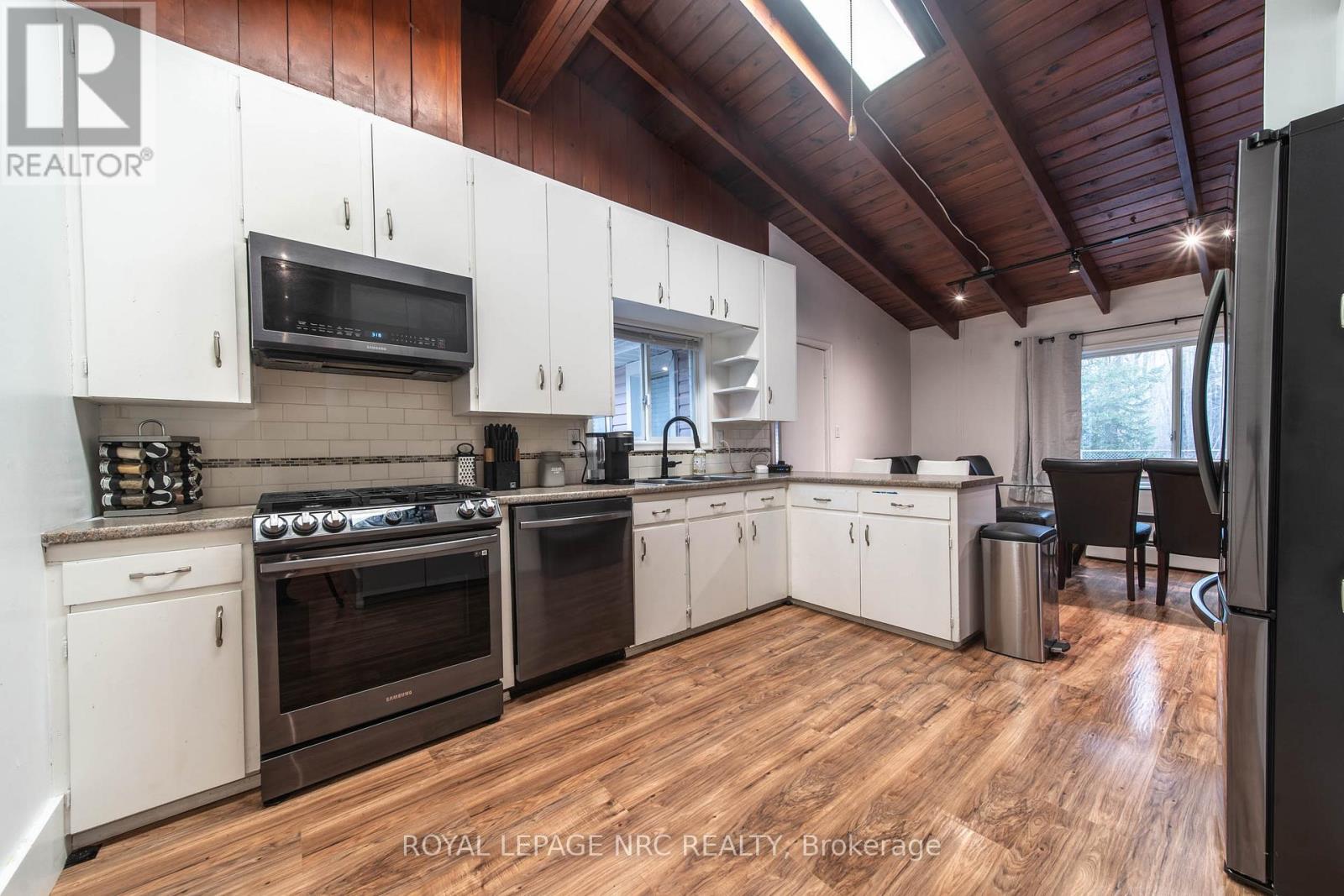 163 MAPLE LEAF AVENUE N - 7