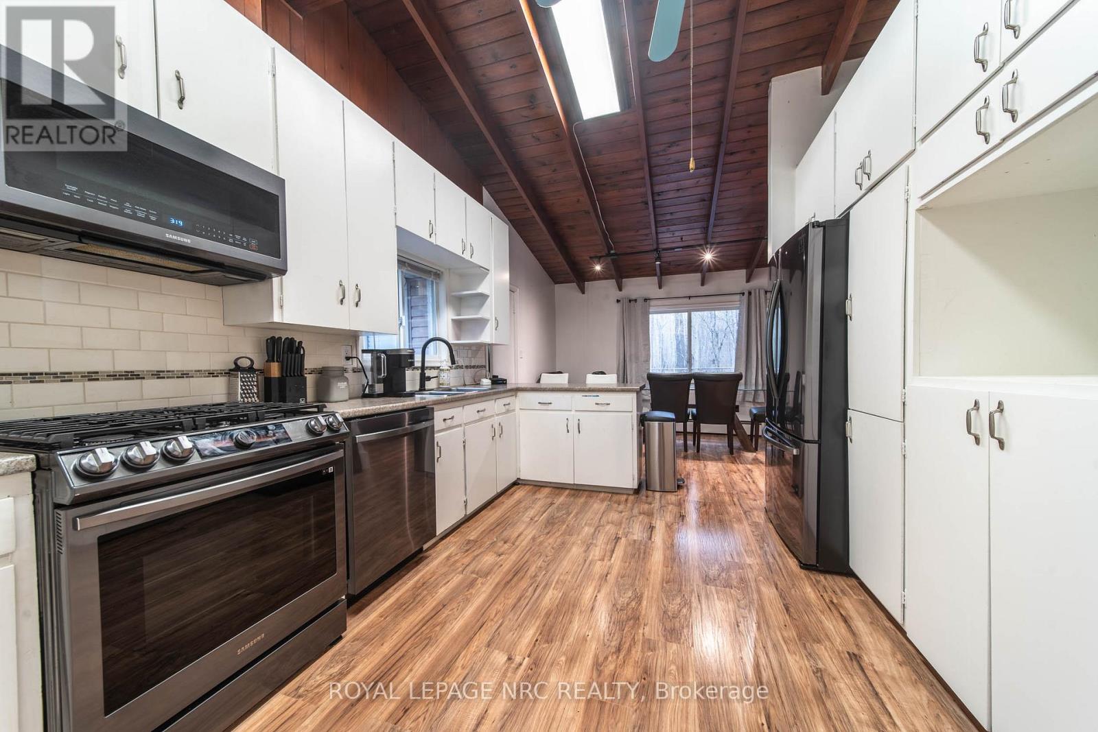 163 MAPLE LEAF AVENUE N - 8