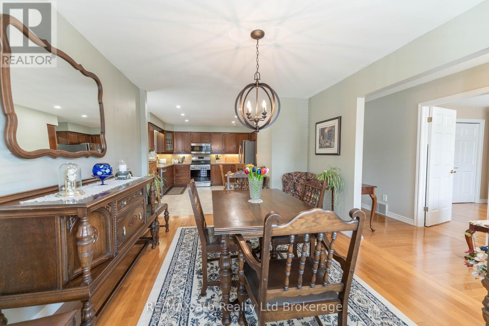 57 EDWIN CRESCENT - 10