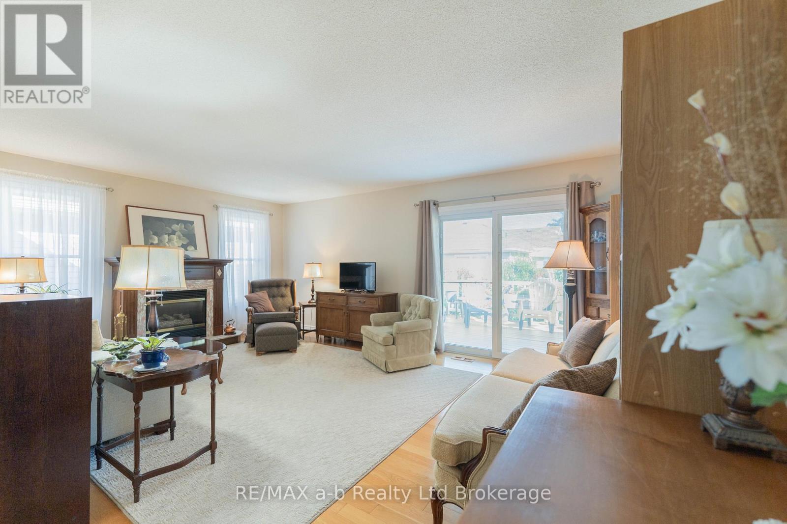 57 EDWIN CRESCENT - 11