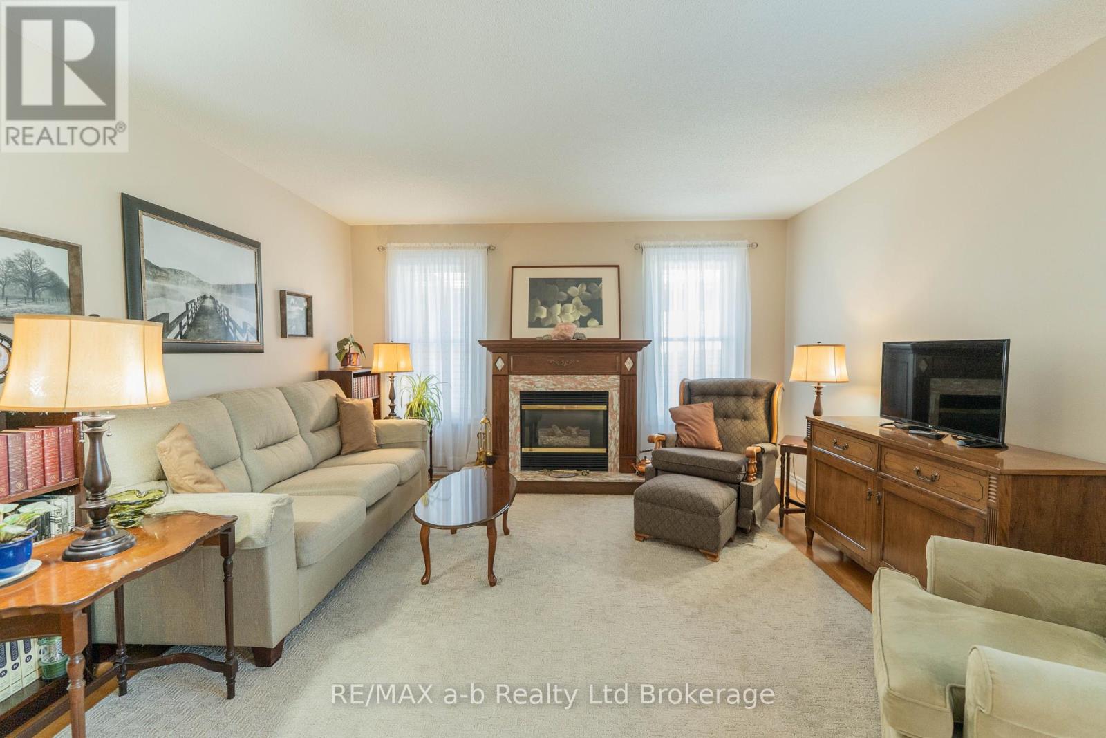 57 EDWIN CRESCENT - 12