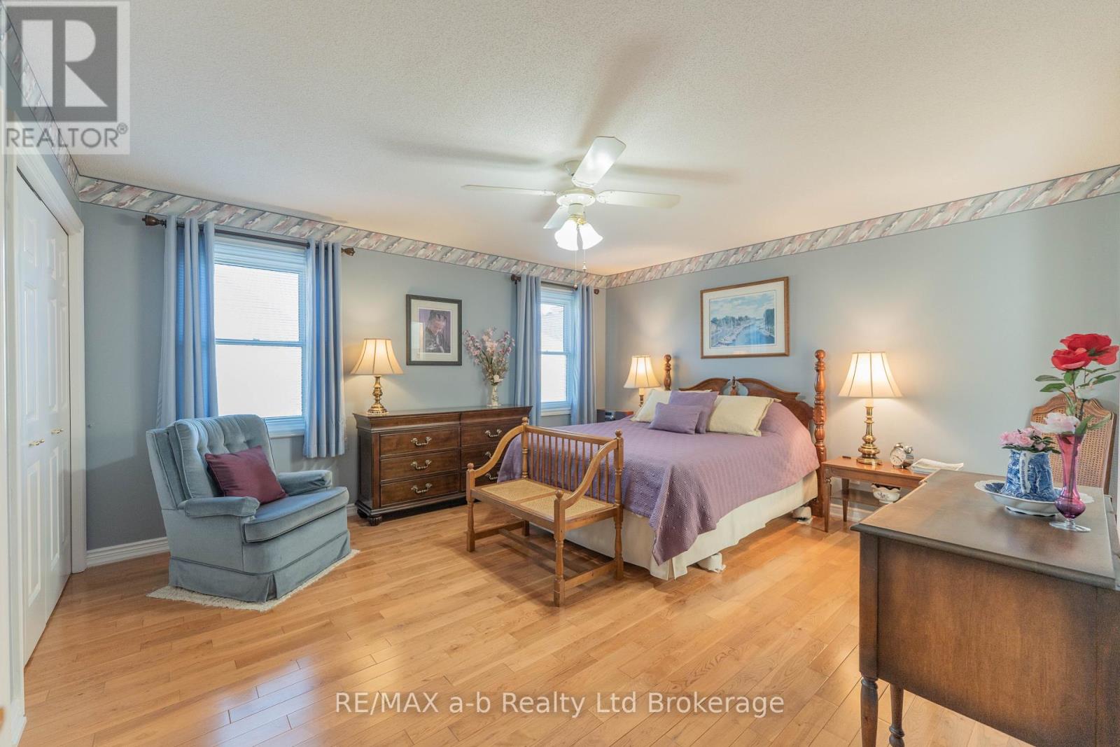 57 EDWIN CRESCENT - 14