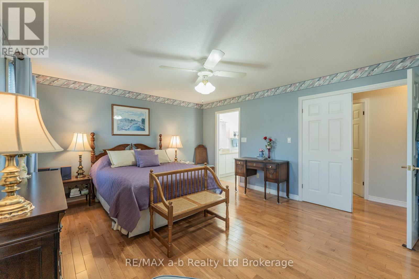 57 EDWIN CRESCENT - 15