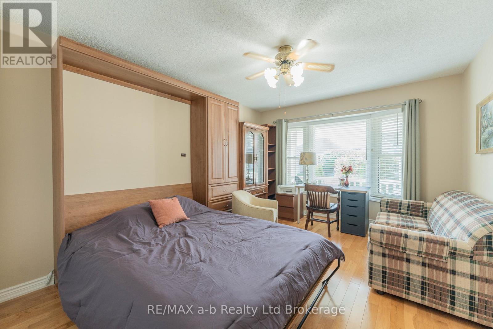 57 EDWIN CRESCENT - 18