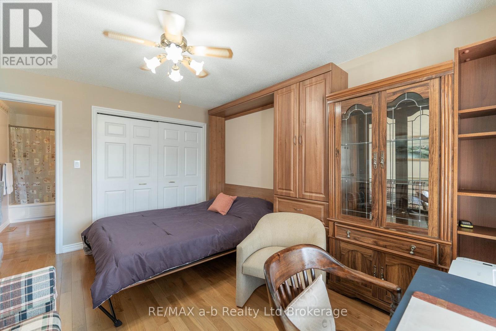 57 EDWIN CRESCENT - 19