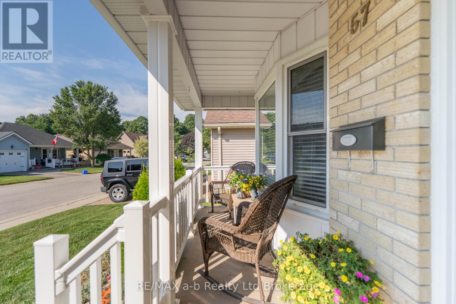 57 EDWIN CRESCENT - 2