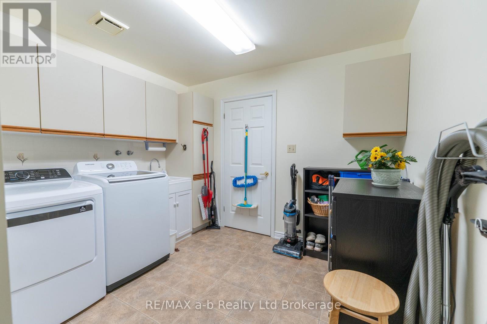 57 EDWIN CRESCENT - 20
