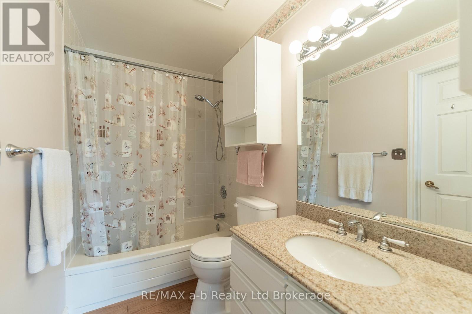 57 EDWIN CRESCENT - 21
