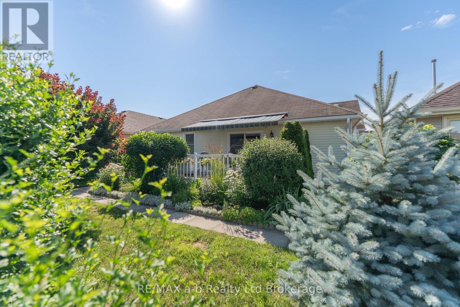 57 EDWIN CRESCENT - 24