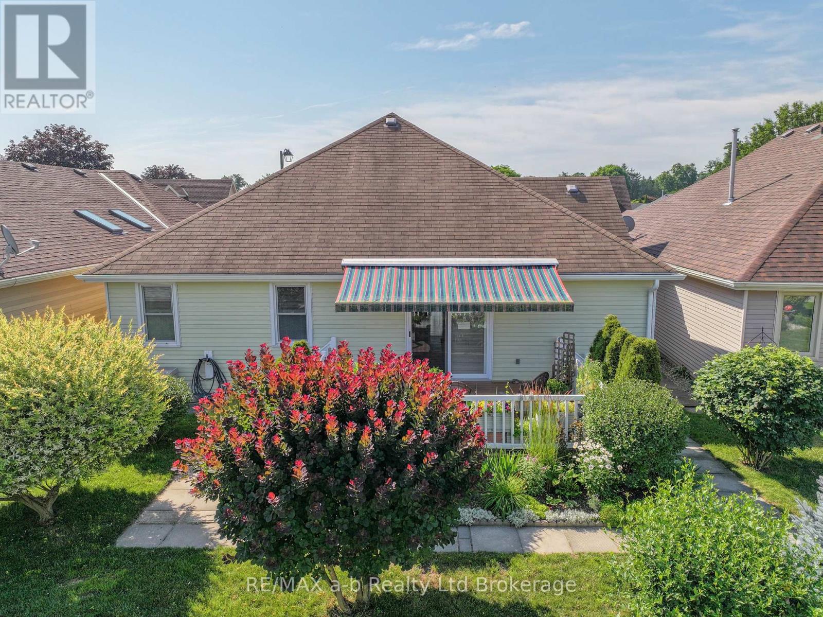 57 EDWIN CRESCENT - 27