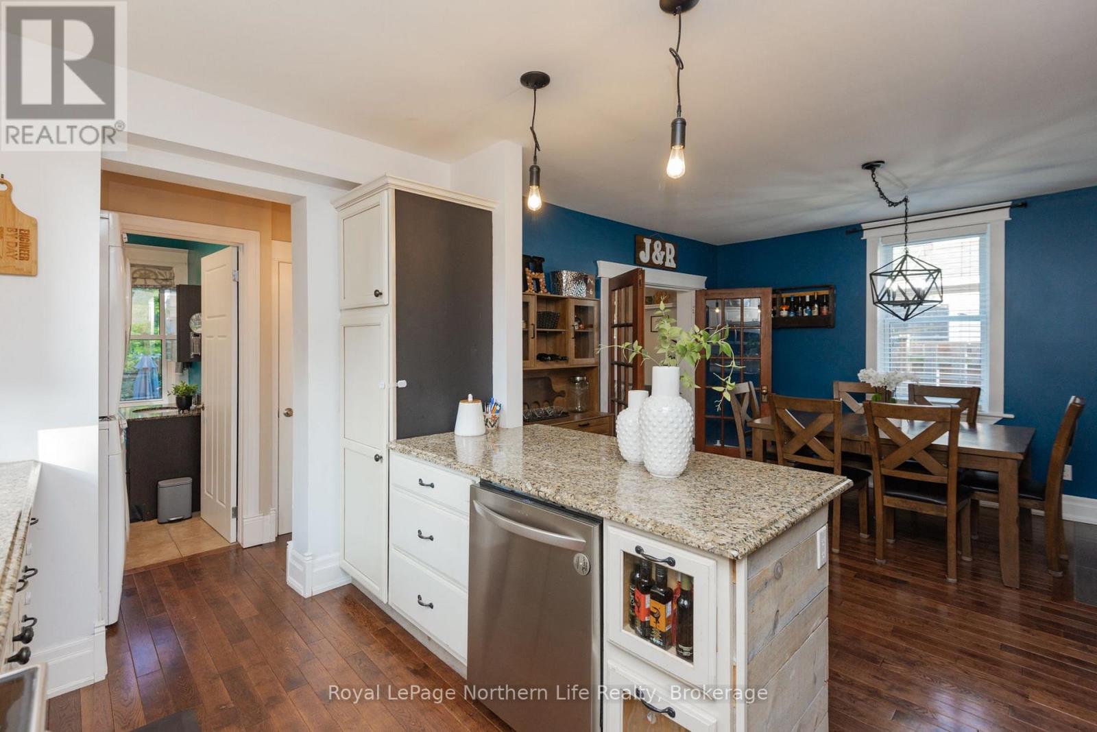 833 MCINTYRE STREET W - 19