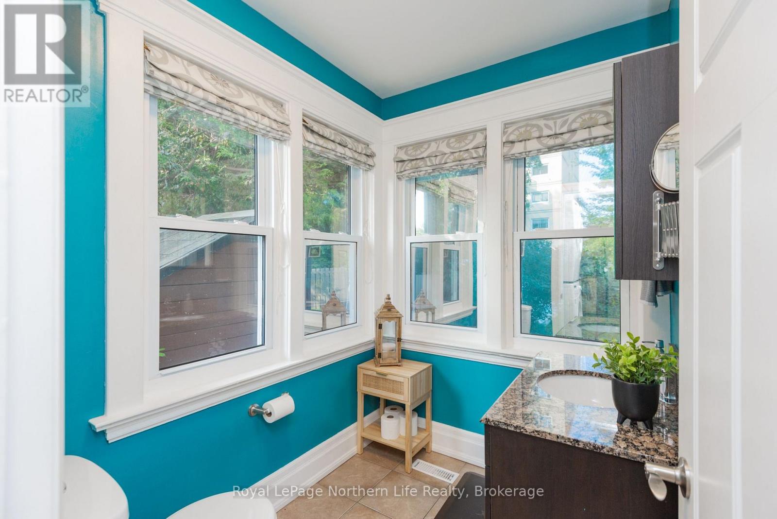 833 MCINTYRE STREET W - 22