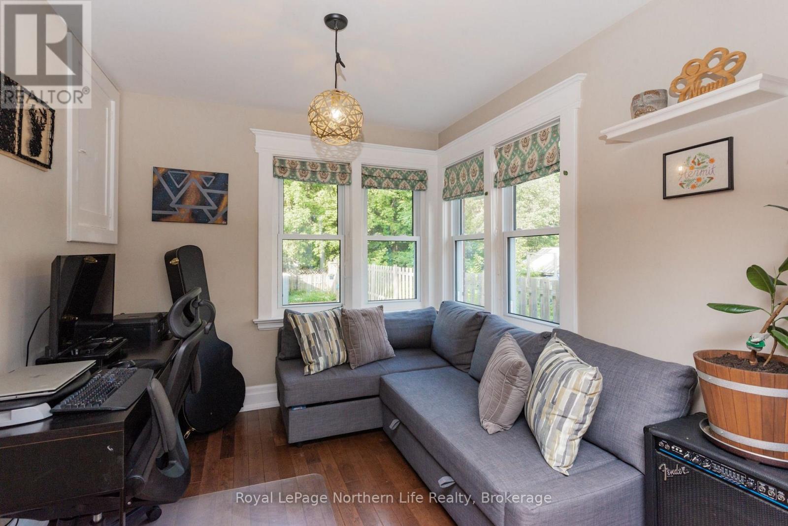833 MCINTYRE STREET W - 24