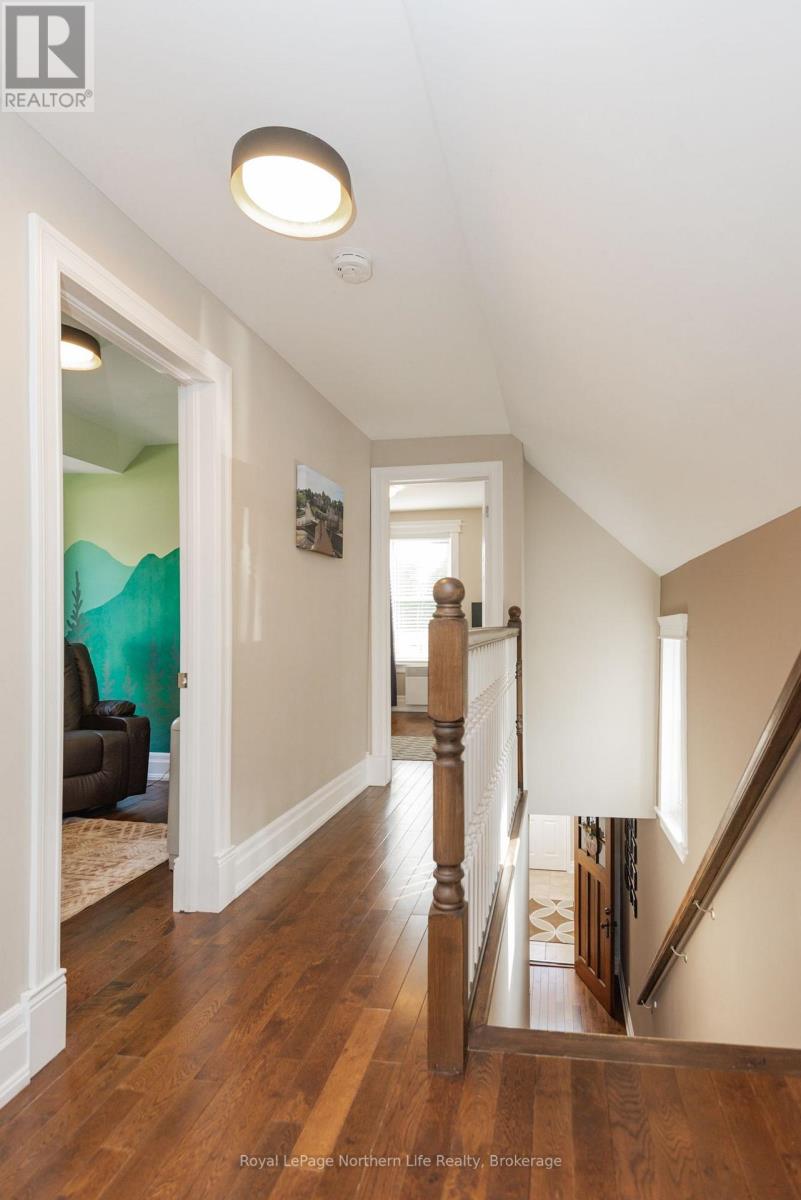 833 MCINTYRE STREET W - 27