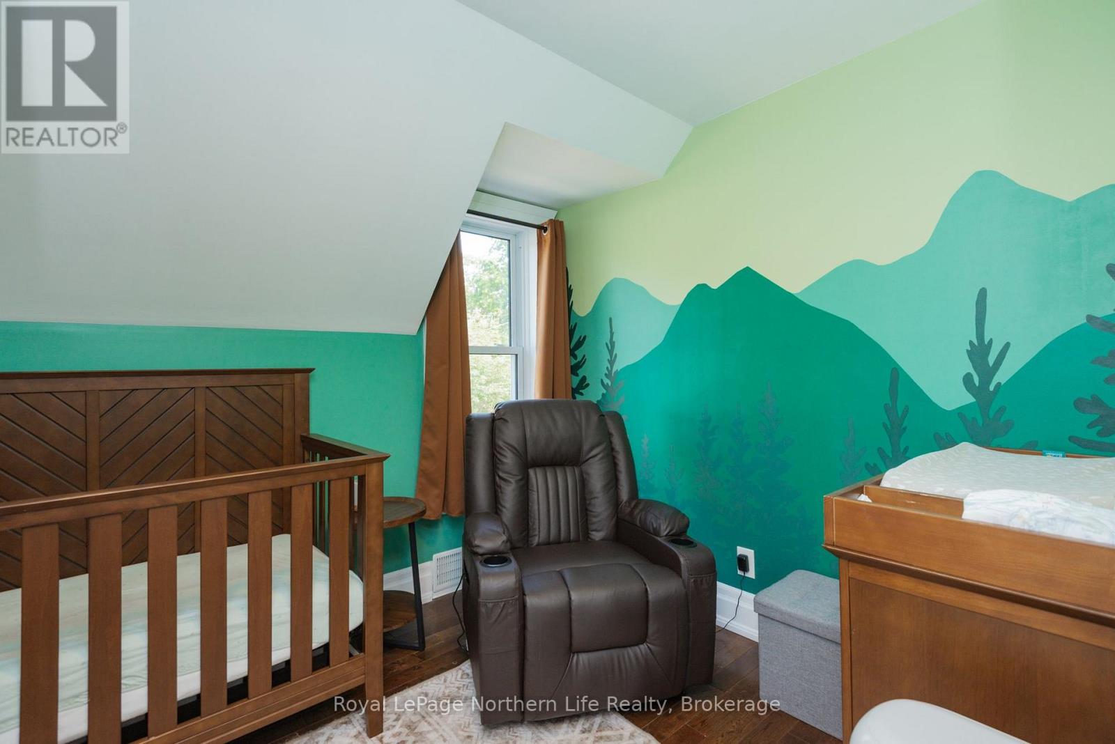 833 MCINTYRE STREET W - 36