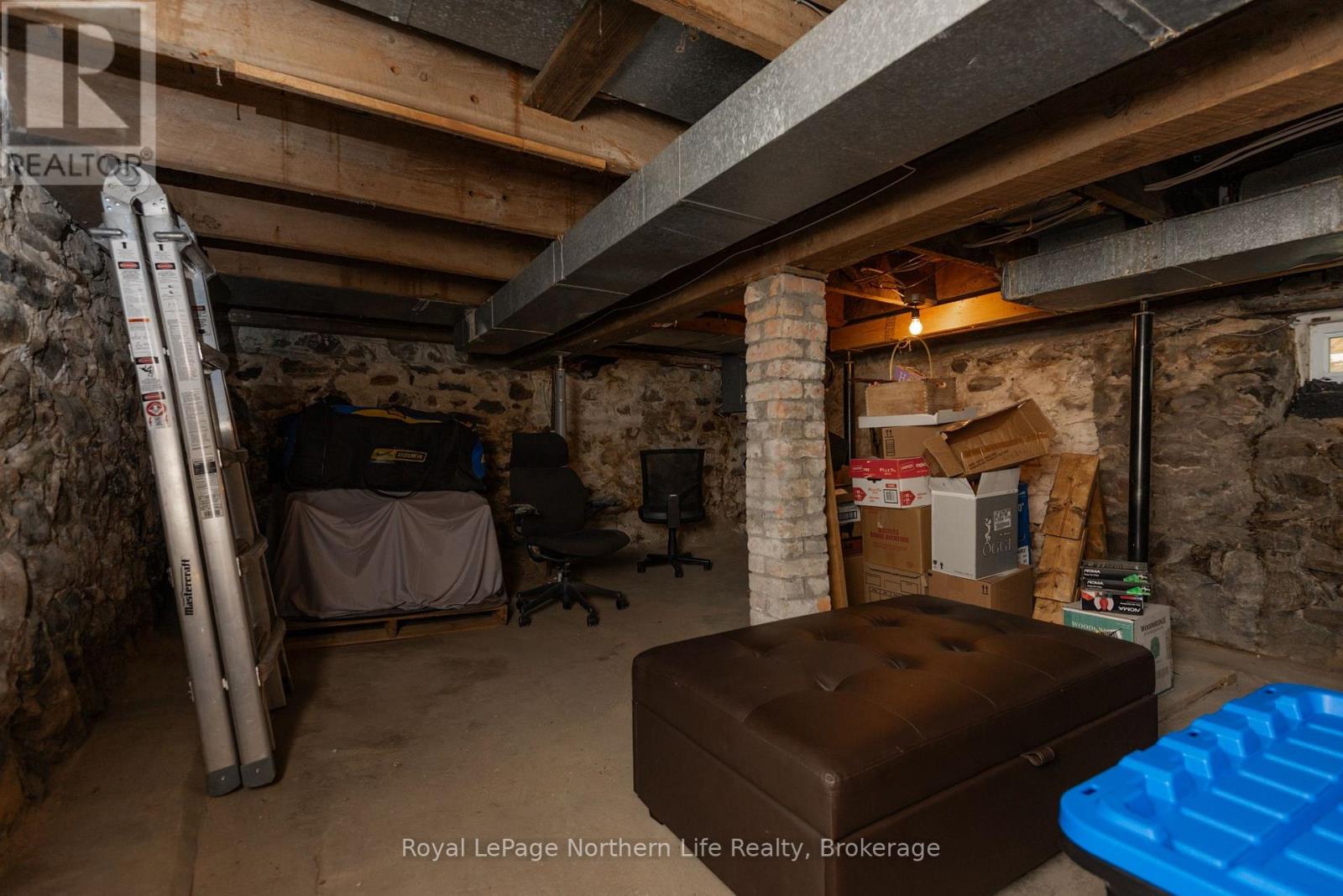 833 MCINTYRE STREET W - 38