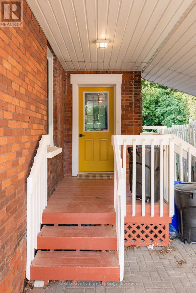 833 MCINTYRE STREET W - 39