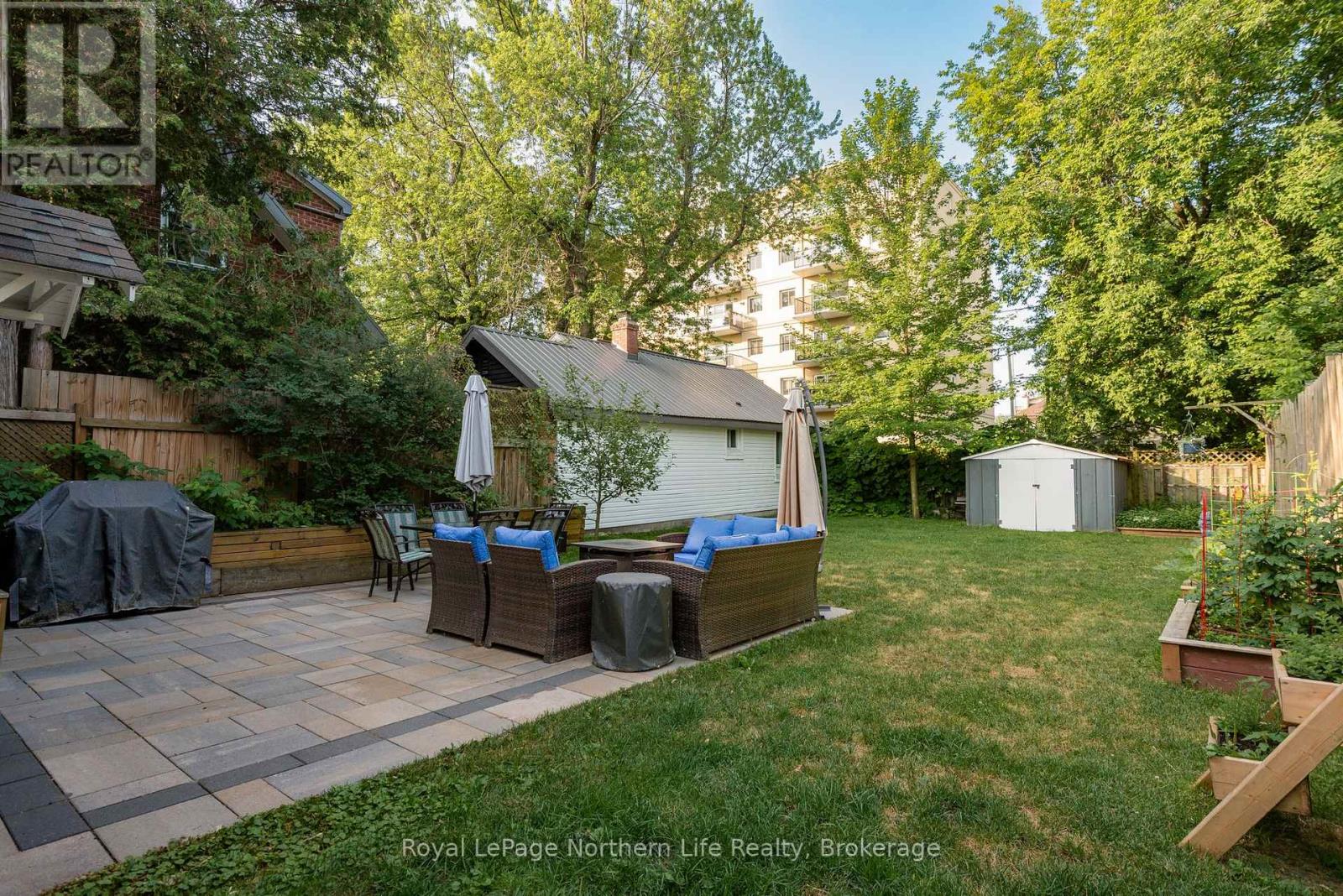 833 MCINTYRE STREET W - 41