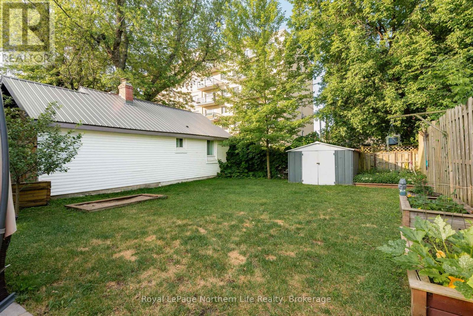 833 MCINTYRE STREET W - 42